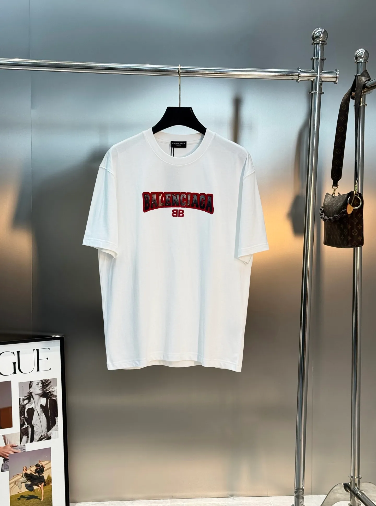 ⚜️ Balenciaga New Arrival T . Same Style❤️ +Red ， ！Silver ， ，BB ✨ Quality 280g ， Breathable， 。Balenciaga ， ， ！🔥 ！ ：Black.White.Dark Gray.Sizes：S-3XL ‼️（175/145 L）